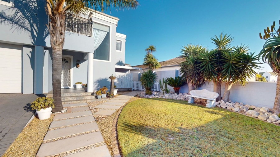 6 Bedroom Property for Sale in Country Club Western Cape